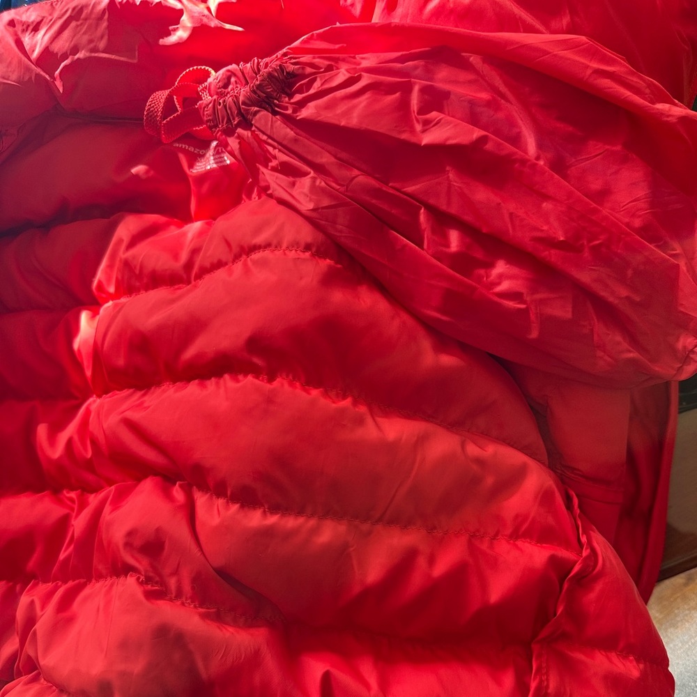 Nearly Brand New Packable Puffer in Red - Picture 3 of 6